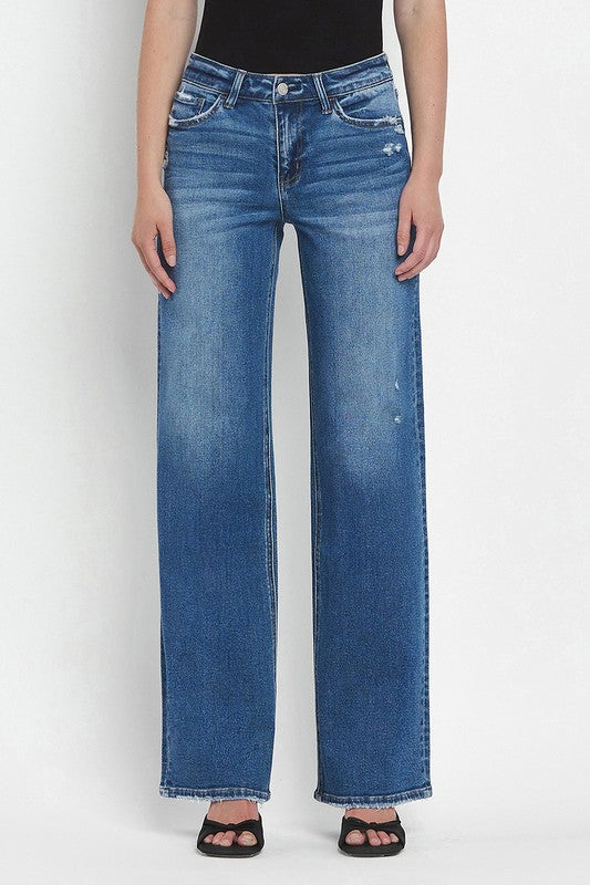 Wide leg high wasted jeans
